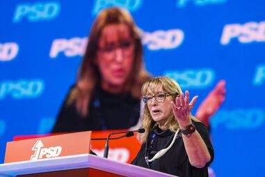 Ministra afasta reforma "estrutural" da Segurança Social nesta legislatura, mas admite "medidas complementares"