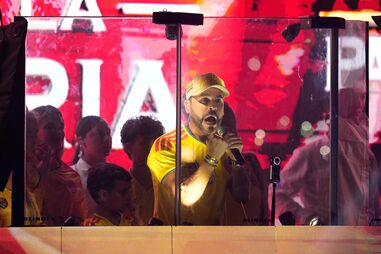 Abelardo De la Espriella, candidato presidencial, discursa num evento na Colômbia