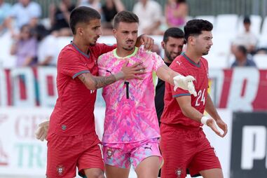 Portugal goleou esta terça-feira a Lituânia por 8-2 em jogo de preparação de futebol de praia
