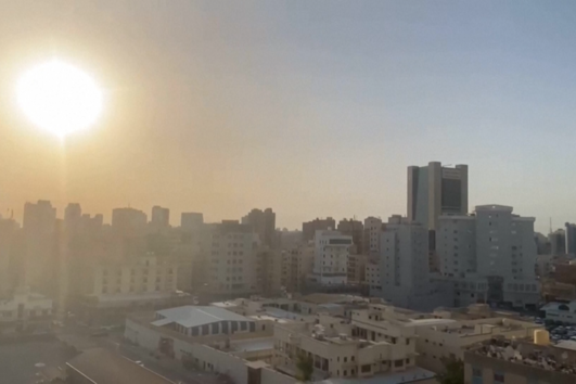 “Fomos acordados por explosões ensurdecedoras”: testemunha relata ataque iraniano no Kuwait