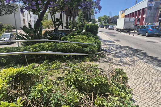 Casal colhido por carro em passeio junto ao quartel dos bombeiros de albufeira