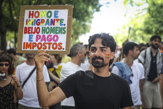 Milhares de pessoas marcham em Lisboa pelos direitos LGBTI+ e contra retrocessos 