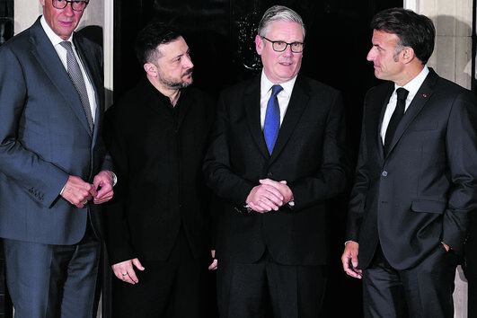 O chanceler Friedrich Merz, Zelensky, o primeiro-ministro britânico, Keir Starmer, e Emmanuel Macron reunidos em Londres