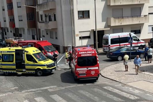 Um morto e um ferido em colisão entre carro e trotineta em Peniche
