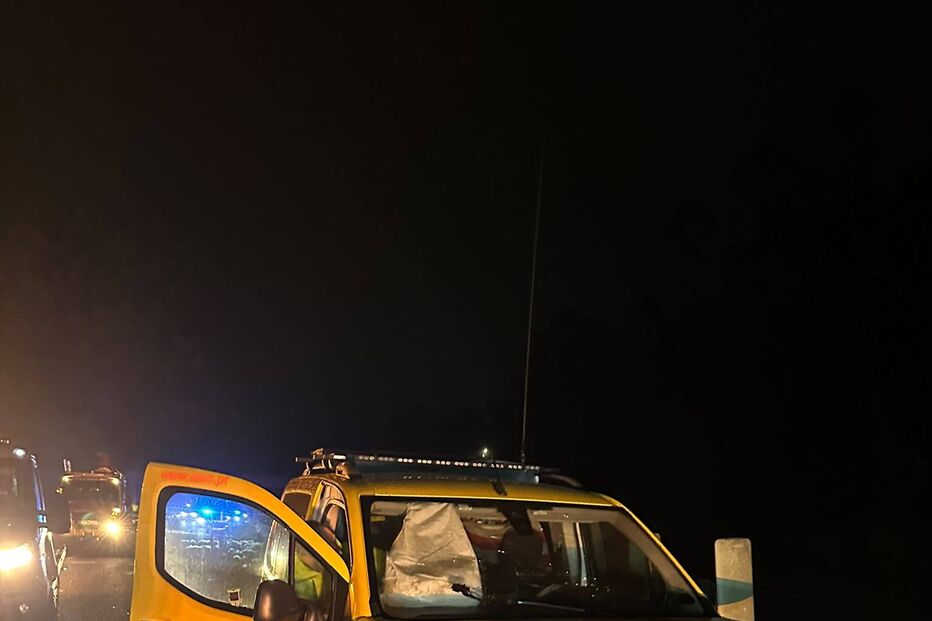 Uma pessoa morre carbonizada em colisão entre dois carros na A1 entre os nós de Estarreja e Feira