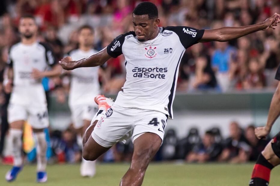 André tem 19 anos e joga no Corinthians 