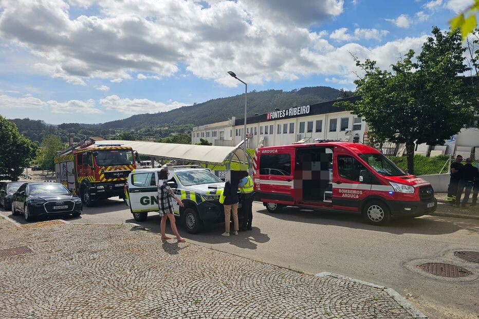 Um ferido em colisão entre dois carros em Arouca