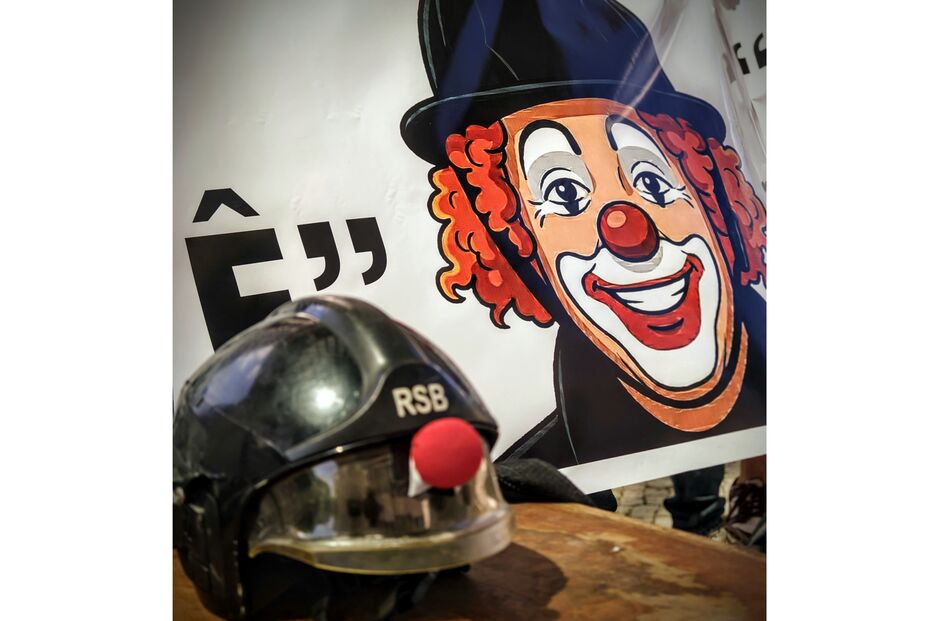 Bombeiros protestam em Lisboa com disfarces de palhaço após cancelamento de reunião com o governo