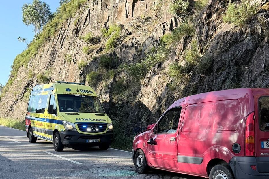 Homem ferido em despiste de ligeiro de mercadorias em Arouca