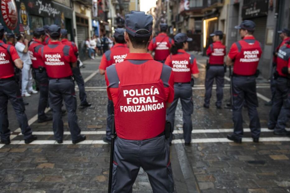 Cinco agentes da Polícia Foral de Navarra morreram, na manhã desta quarta-feira, num grave acidente de viação na autoestrada AP-8, no País Basco, Espanha.