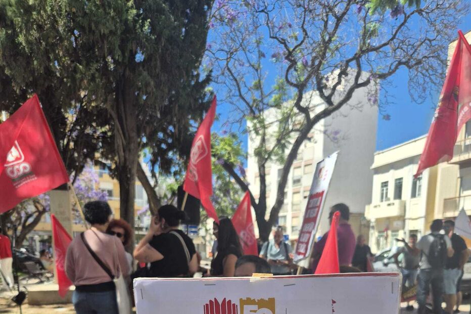 Dezenas reunidos em manifestação contra o pacote laboral em Faro