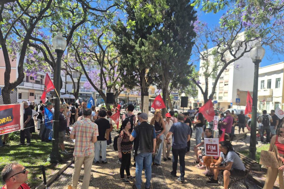 Dezenas reunidos em manifestação contra o pacote laboral em Faro