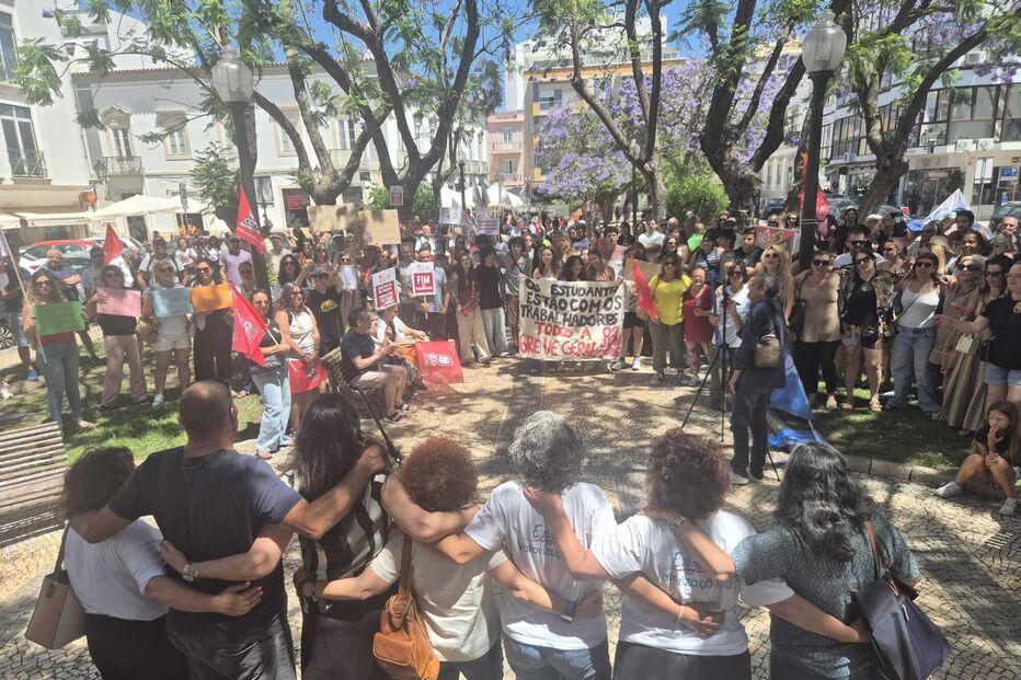 Dezenas reunidos em manifestação contra o pacote laboral em Faro