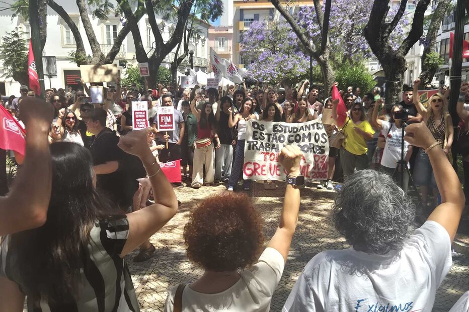 Dezenas reunidos em manifestação contra o pacote laboral em Faro