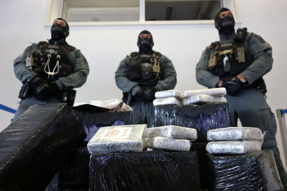 Alemanha apreende oito toneladas de cocaína escondidas num contentor de cacau. Dois suspeitos foram detidos em Espanha