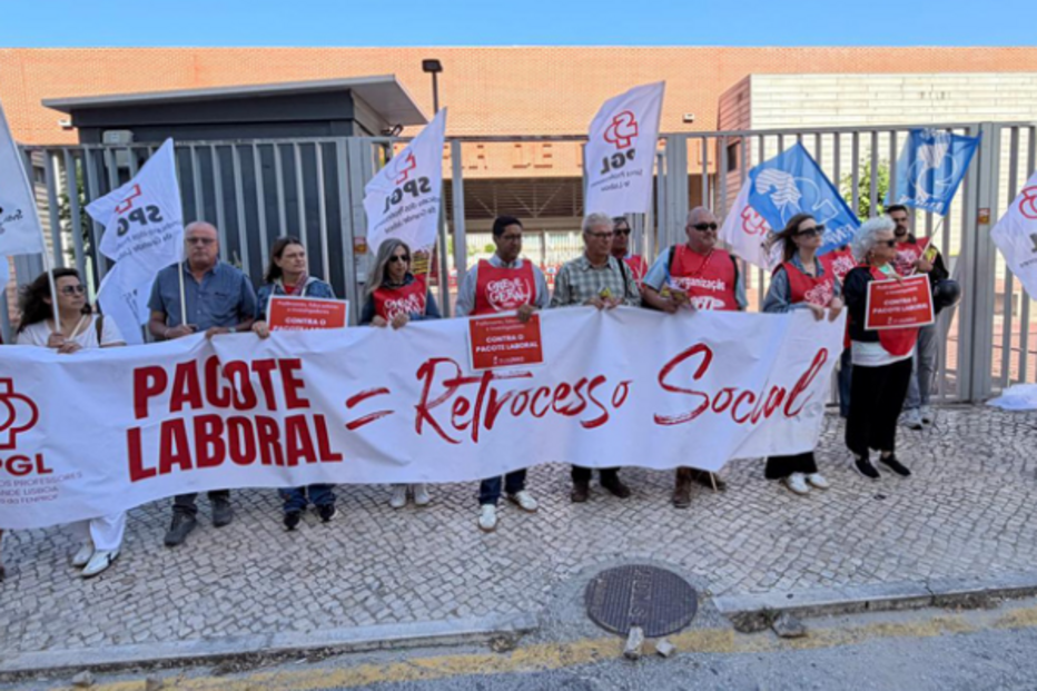 Escolas, monumentos, indústria e vários serviços encerrados durante paralisação contra o pacote laboral 