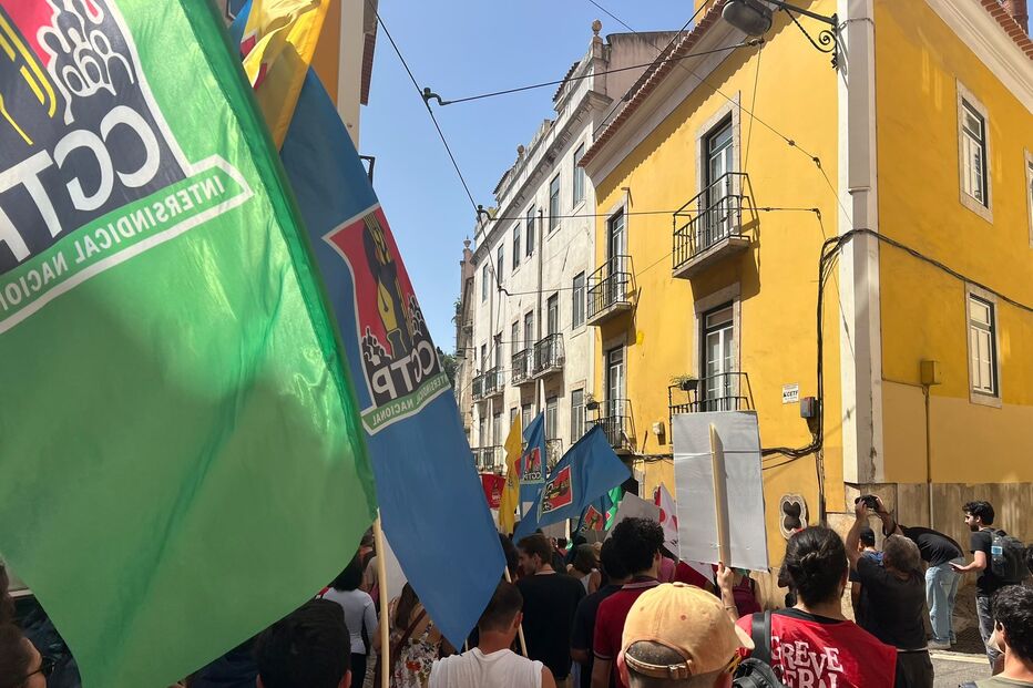 Manifestantes já marcham em Lisboa contra o pacote laboral 