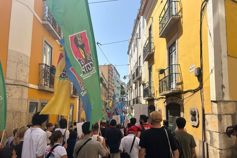 Manifestantes já marcham em Lisboa contra o pacote laboral 