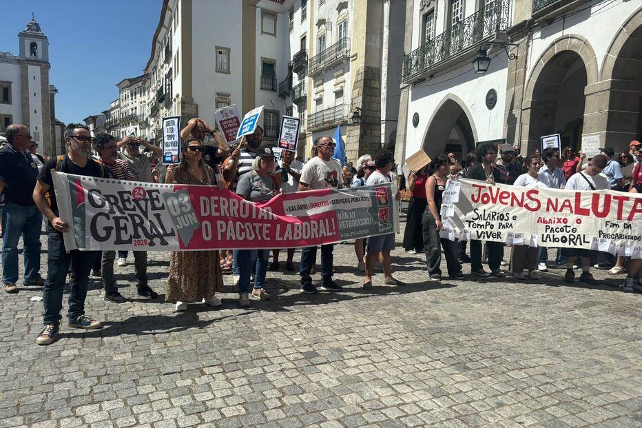 Em Évora a lta contra o pacote laboral faz-se na Praça do Giraldo 