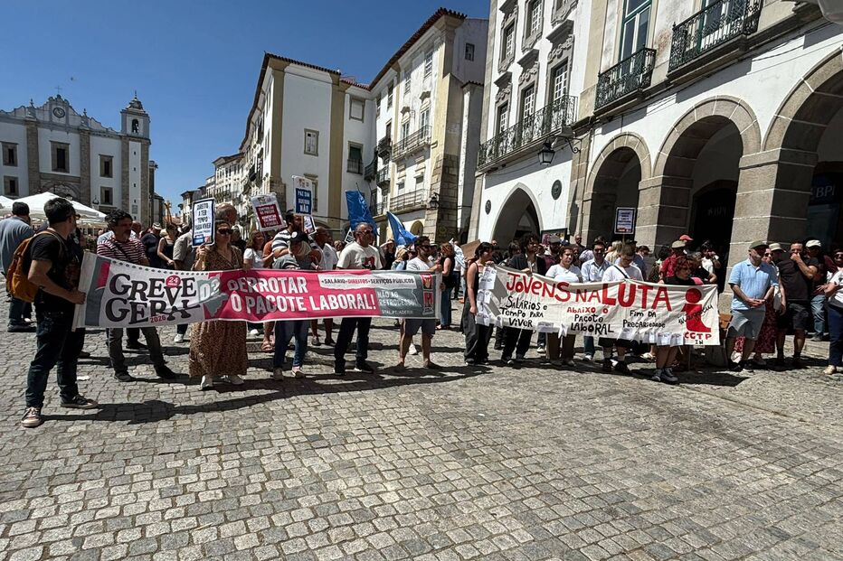 Em Évora a lta contra o pacote laboral faz-se na Praça do Giraldo 