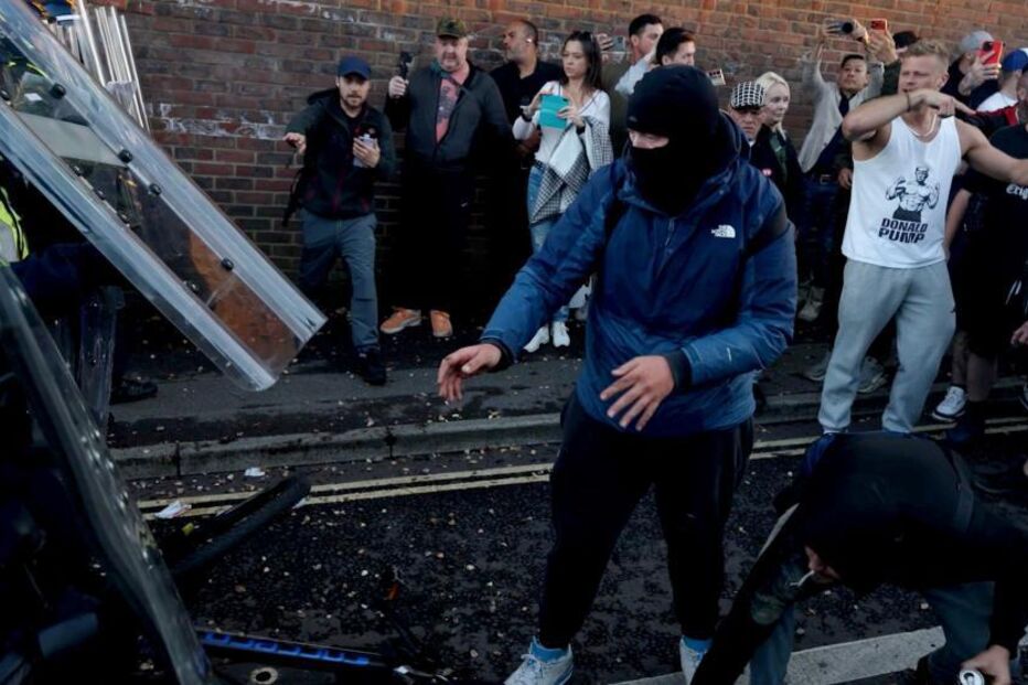 Milhares nas ruas em protesto contra a polícia