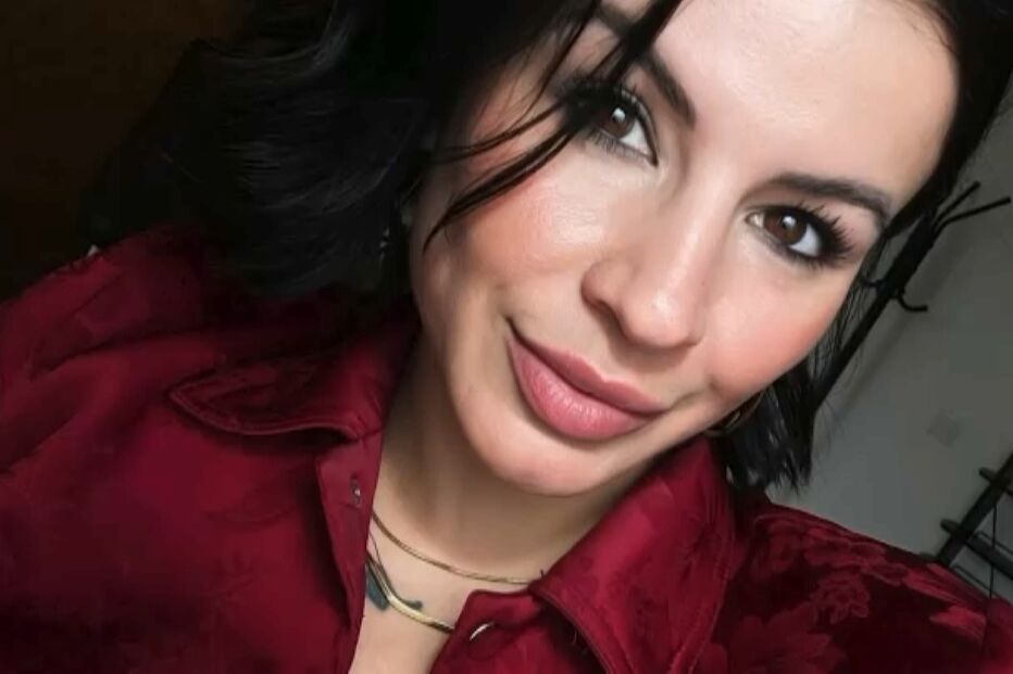 Mulher faz-se passar por médica para realizar procedimentos estéticos e vende cursos falsos na internet