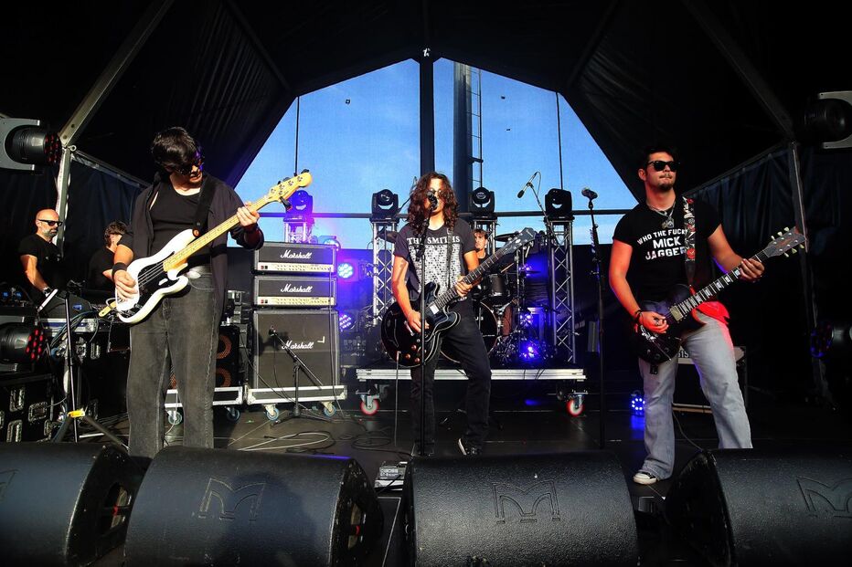 Banda Filhos da Pátria em caixa a atuar no North Festival