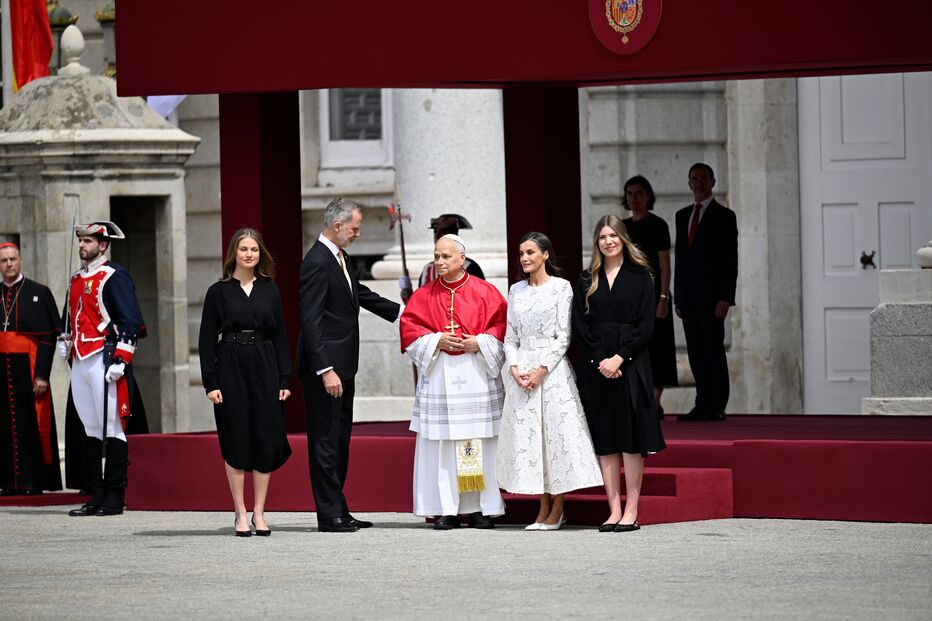 06/06/2026 - 11h45: Papa Leão XIV chega ao Palácio Real espanhol e é recebido pela Princesa Leonor e Infanta Sofia