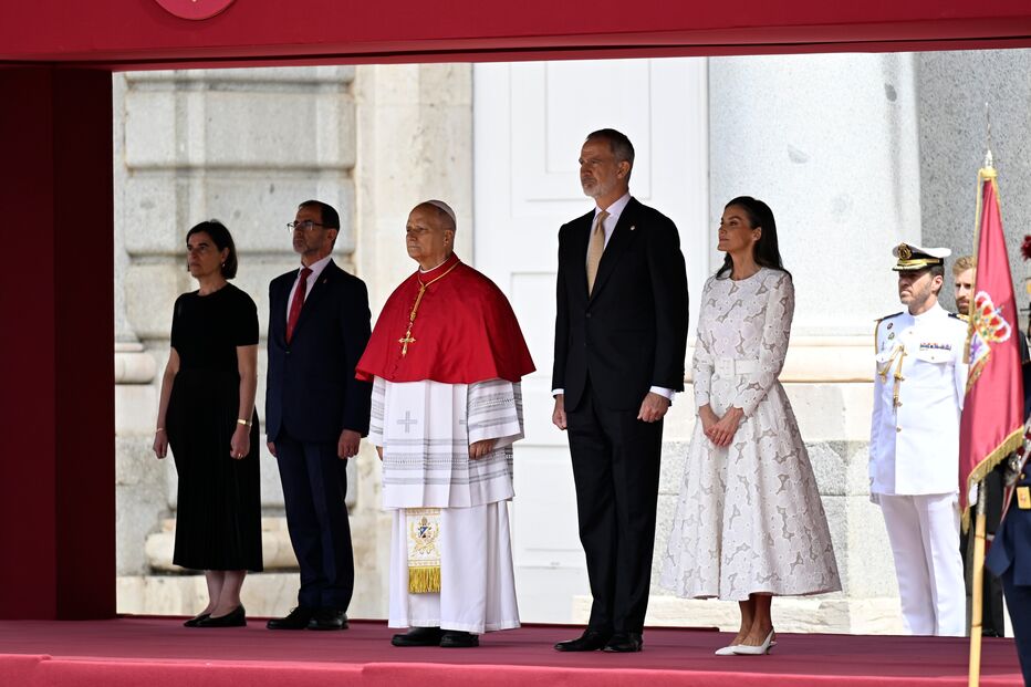 06/06/2026: Ouvem-se os hinos do Vaticano e de Espanha
