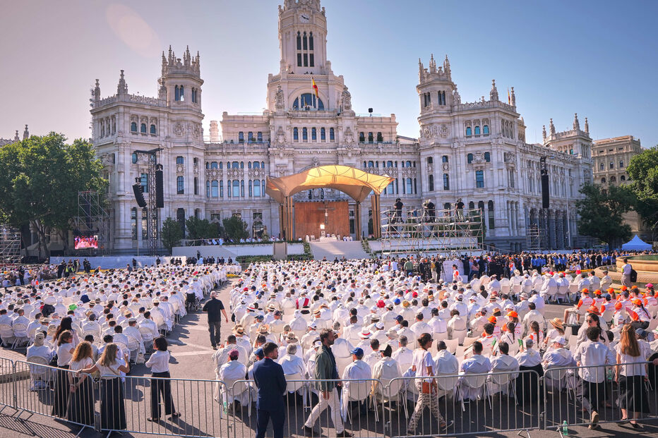 Mais de um milhão de pessoas assistem a missa celebrada por Leão XIV no centro de Madrid