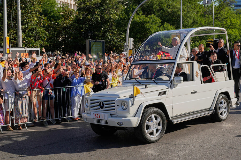 Mais de um milhão de pessoas assistem a missa celebrada por Leão XIV no centro de Madrid