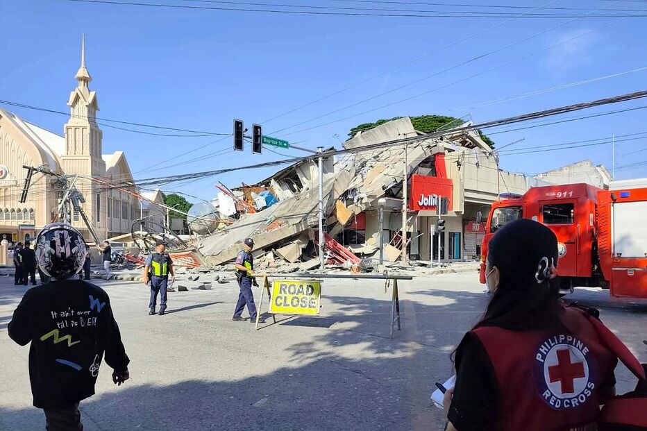 Sismo faz pelo menos 12 mortos e mais de 200 feridos nas Filipinas e provoca tsunami