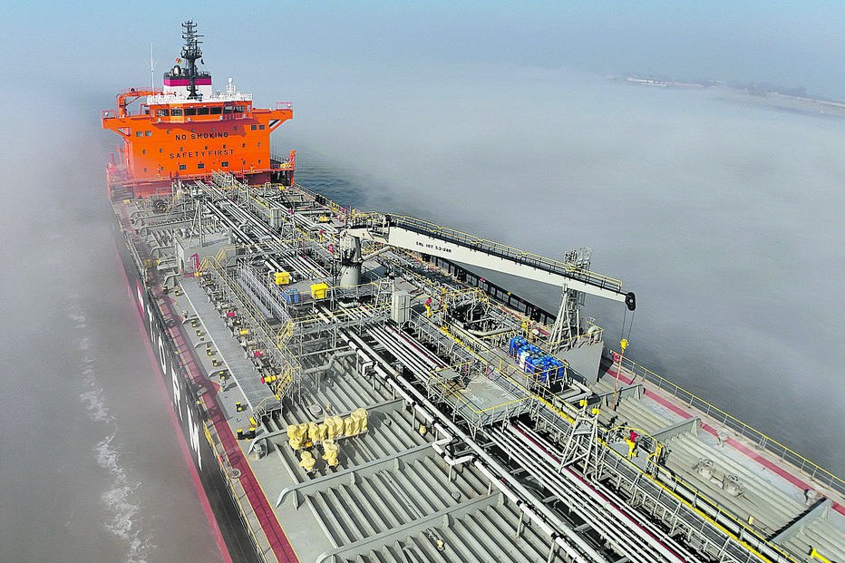 O estreito de Ormuz continua fortemente condicionado à circulação de petroleiros 