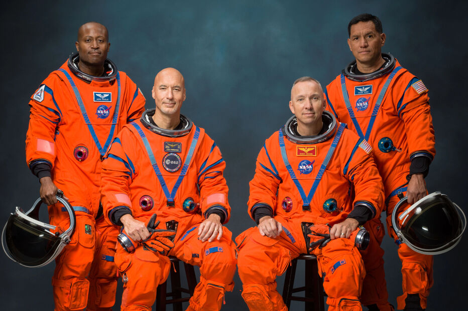 Esta fotografia sem data, divulgada pela NASA esta terça-feira, 9 de junho de 2026, mostra a tripulação da Artemis III, incluindo, da esquerda para a direita, Andre Douglas, Luca Parmitano, Randy Bresnik e Frank Rubio, a posar para um retrato oficial