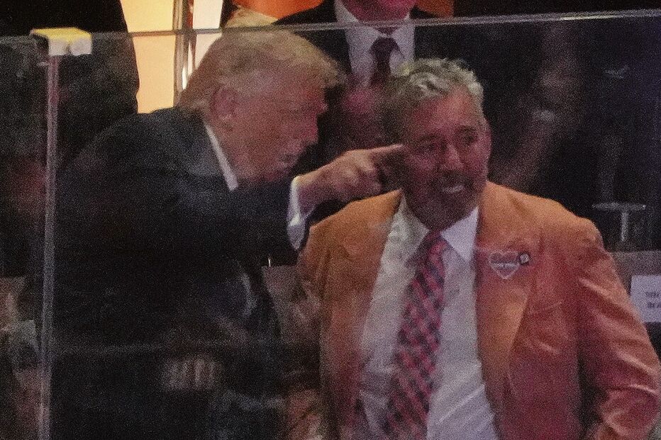 Trump assistiu ao jogo ao lado do proprietário dos New York Knicks