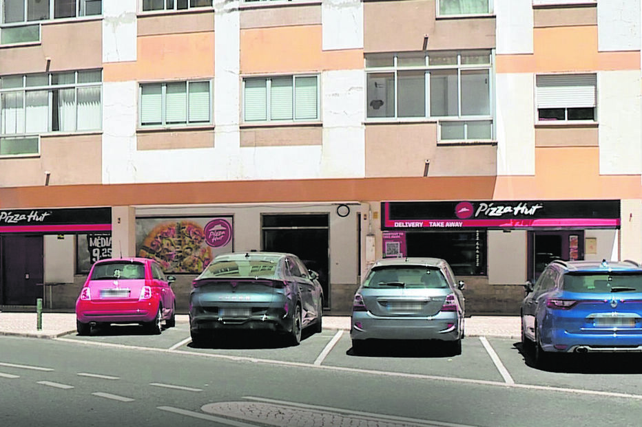 Crime ocorreu no 6.º andar deste prédio, em Agualva-Cacém, Sintra 