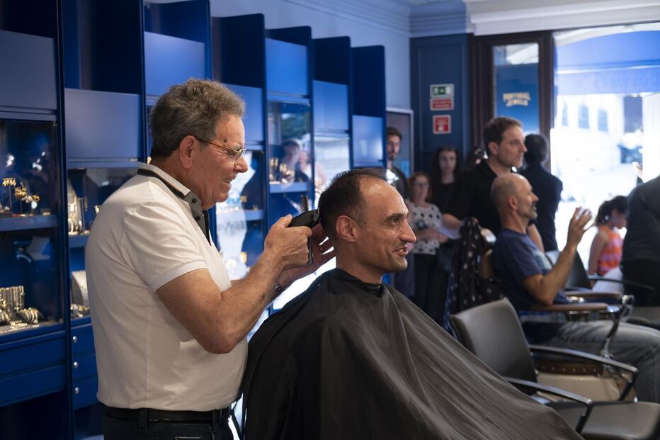 Noivos de Santo António cuidam do cabelo