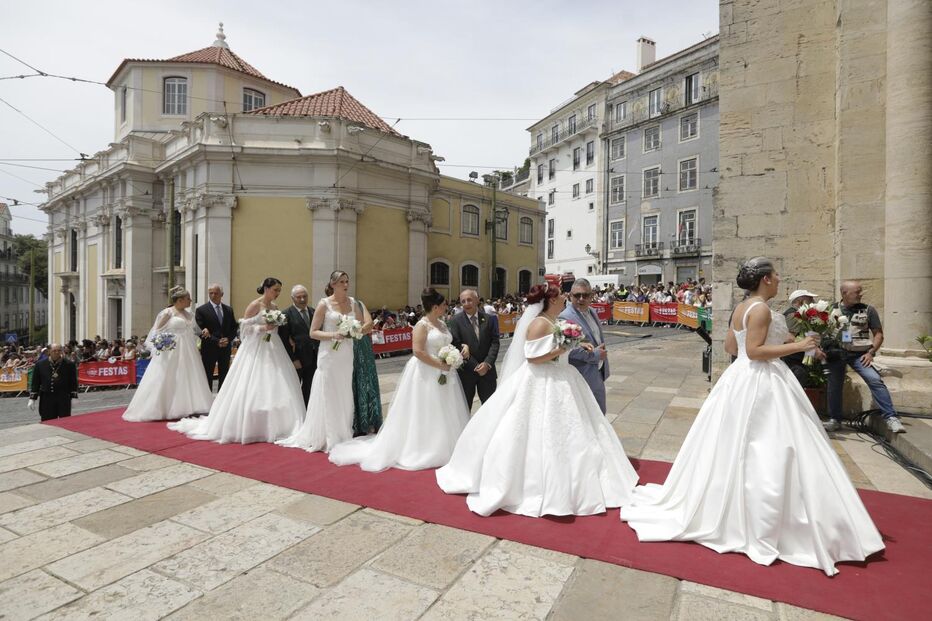 Foram 16 os casais que celebraram o amor com a bênção de Santo António