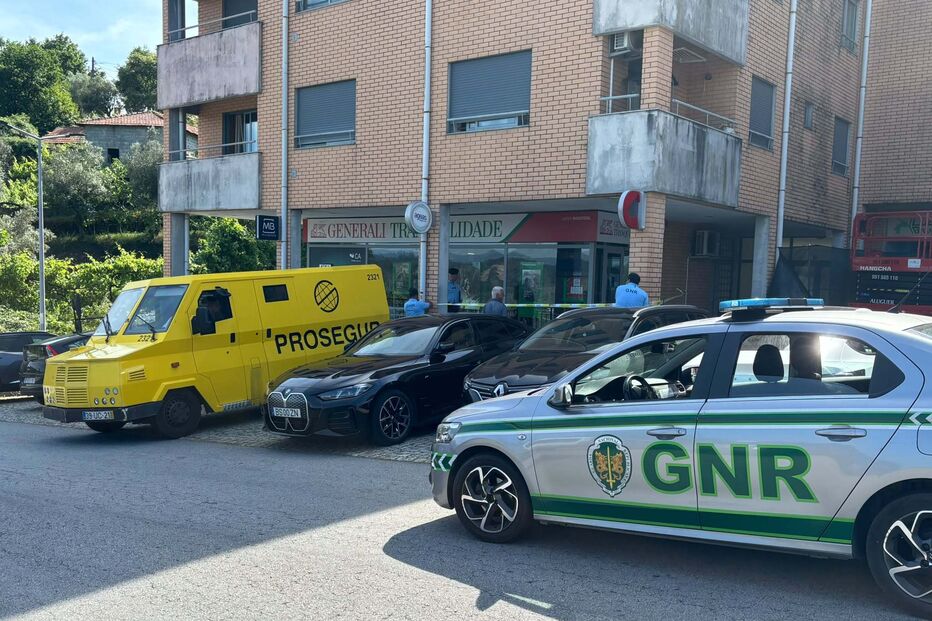 Três encapuzados assaltam carrinha de valores em Celorico de Basto