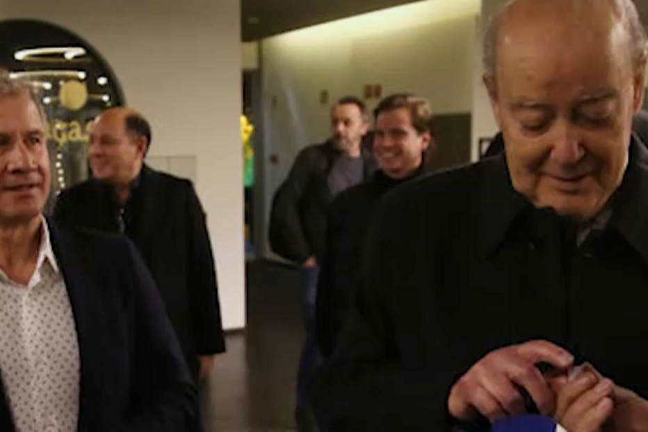 O rasto perdido dos 300 mil euros pagos por Agostinho Caetano no negócio das ações de Pinto da Costa