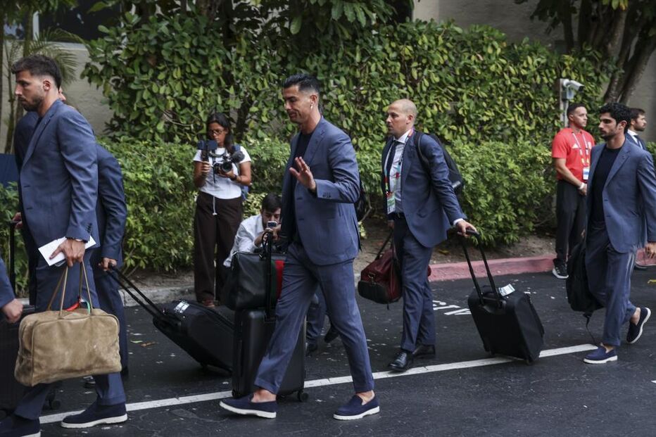 Jogadores chegam ao hotel Four Seasons Palm Beach 