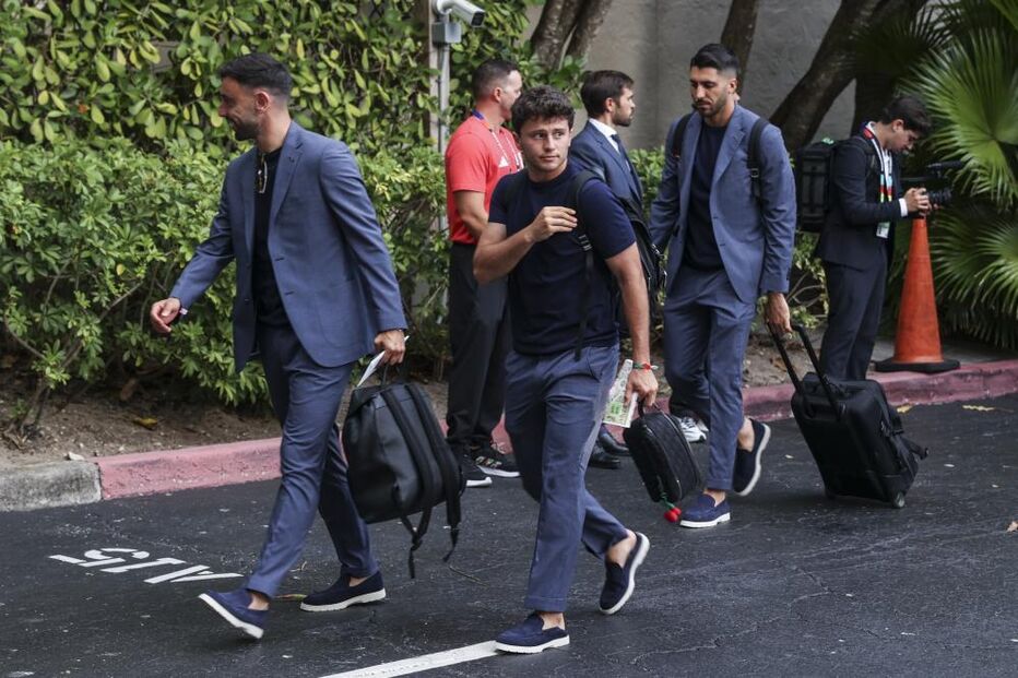 Jogadores chegam ao hotel Four Seasons Palm Beach 