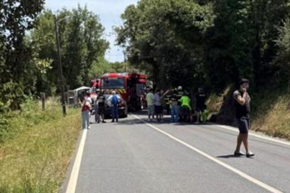 Uma carrinha do Póvoa de Santo Adrião Atlético Clube despistou-se, na tarde deste sábado, na zona de Milharado, no concelho de Mafra