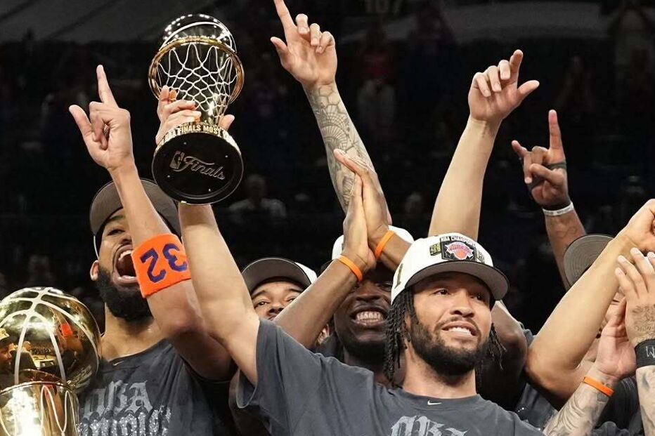 New York Knicks sagraram-se este sábado campeões da Liga norte-americana de basquetebol 53 anos depois