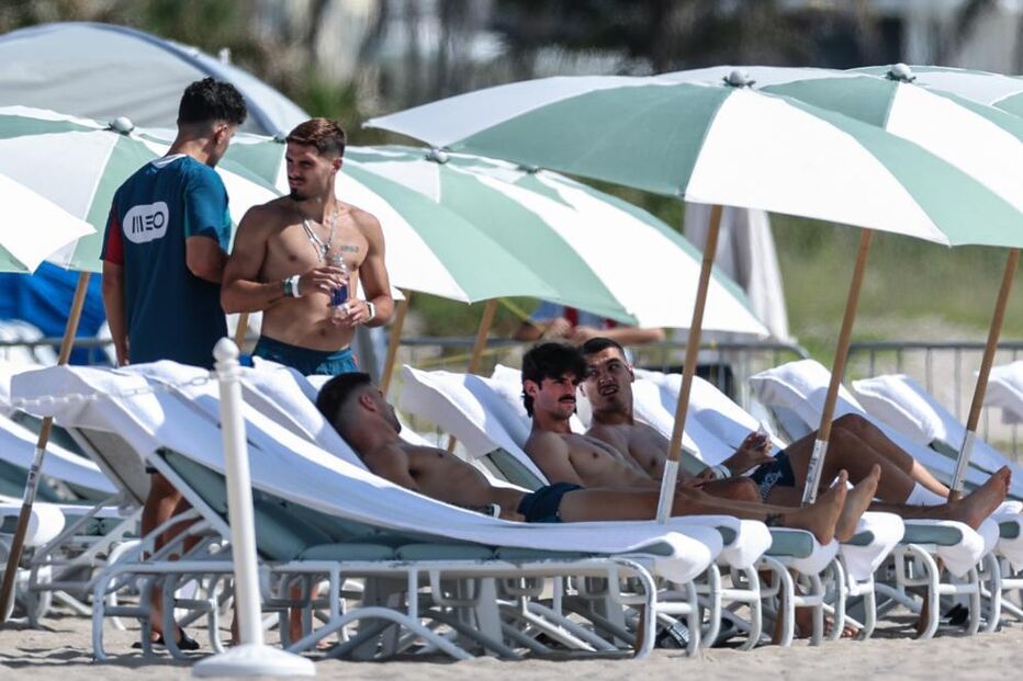 Jogadores da seleção na praia na Florida