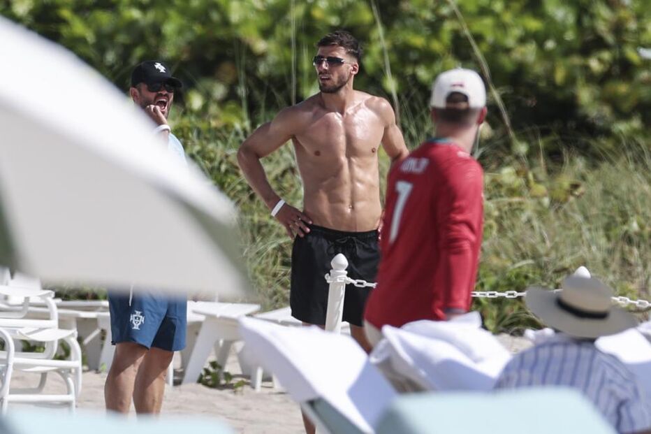 Jogadores da seleção na praia na Florida