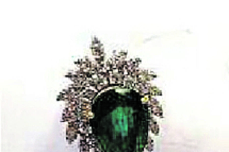 Anel de ouro branco com esmeralda da Zâmbia e diamantes