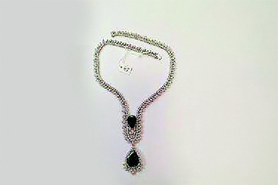 Colar de ouro branco com diamantes e esmeraldas