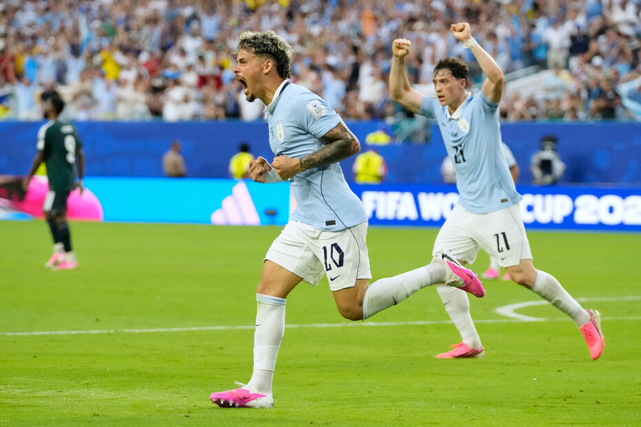 Maxi Araújo a jogar pelo Uruguai no Mundial
