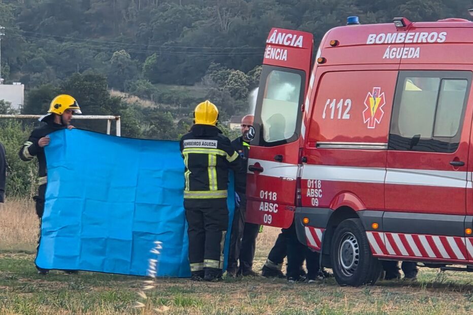 Mulher helitransportada para o hospital em estado crítico após ser atropelada por camião